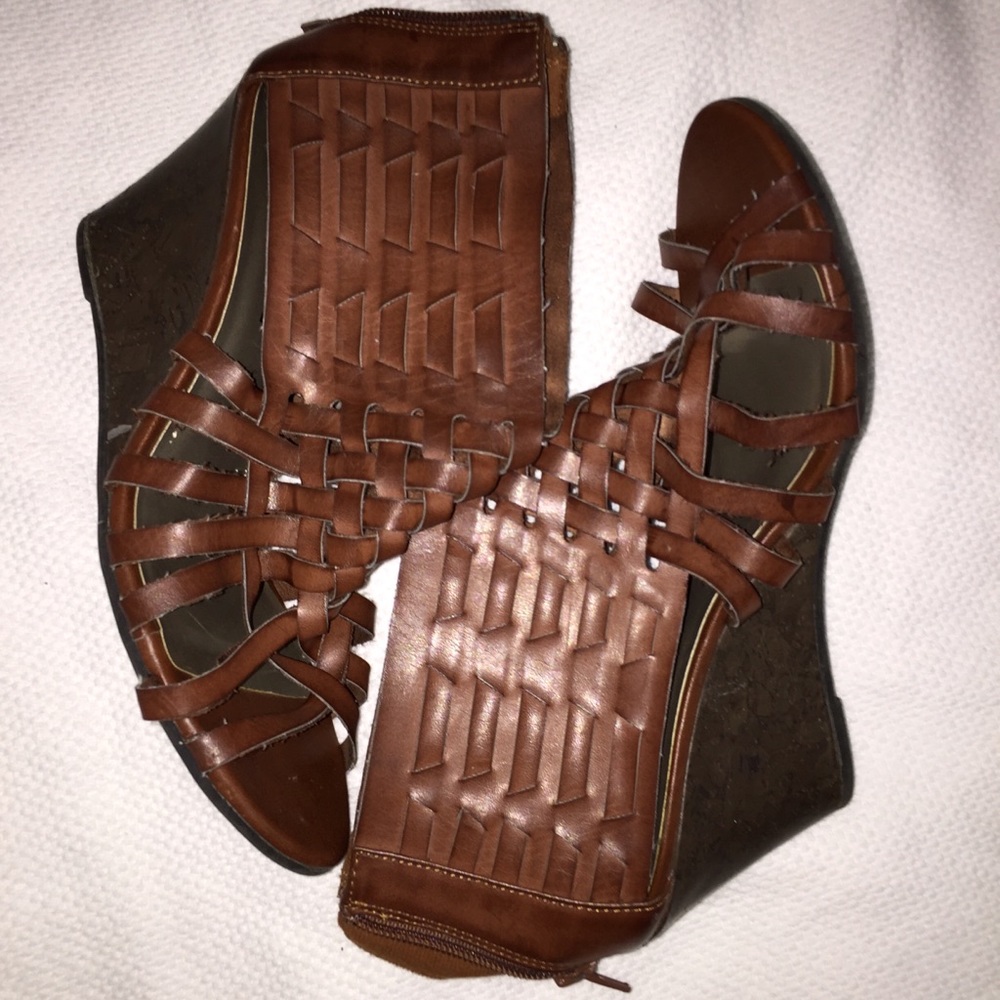 Brown Wedges 💛